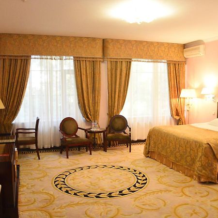 Hotel Royal Florence Chisinau Exterior photo